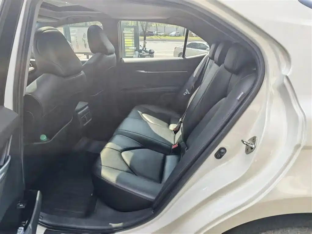 Toyota Camry — миниатюра 5