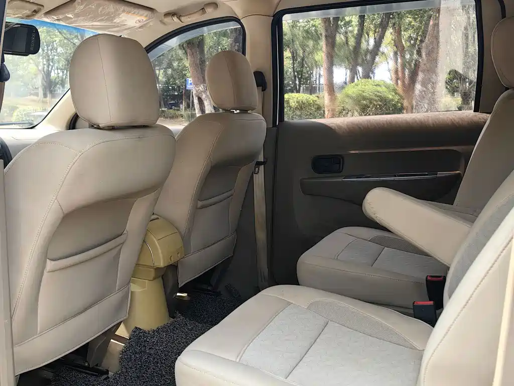Wuling Hongguang — миниатюра 5