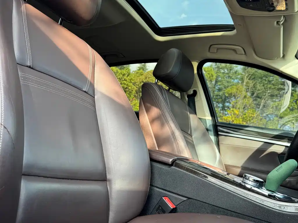 BMW 5 Series — миниатюра 10