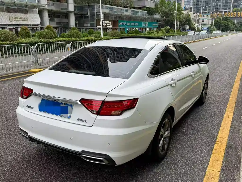 Geely Emgrand GL — миниатюра 3