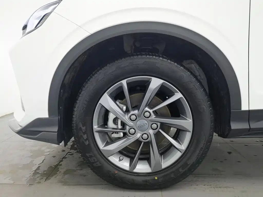 Geely Binyue — миниатюра 17