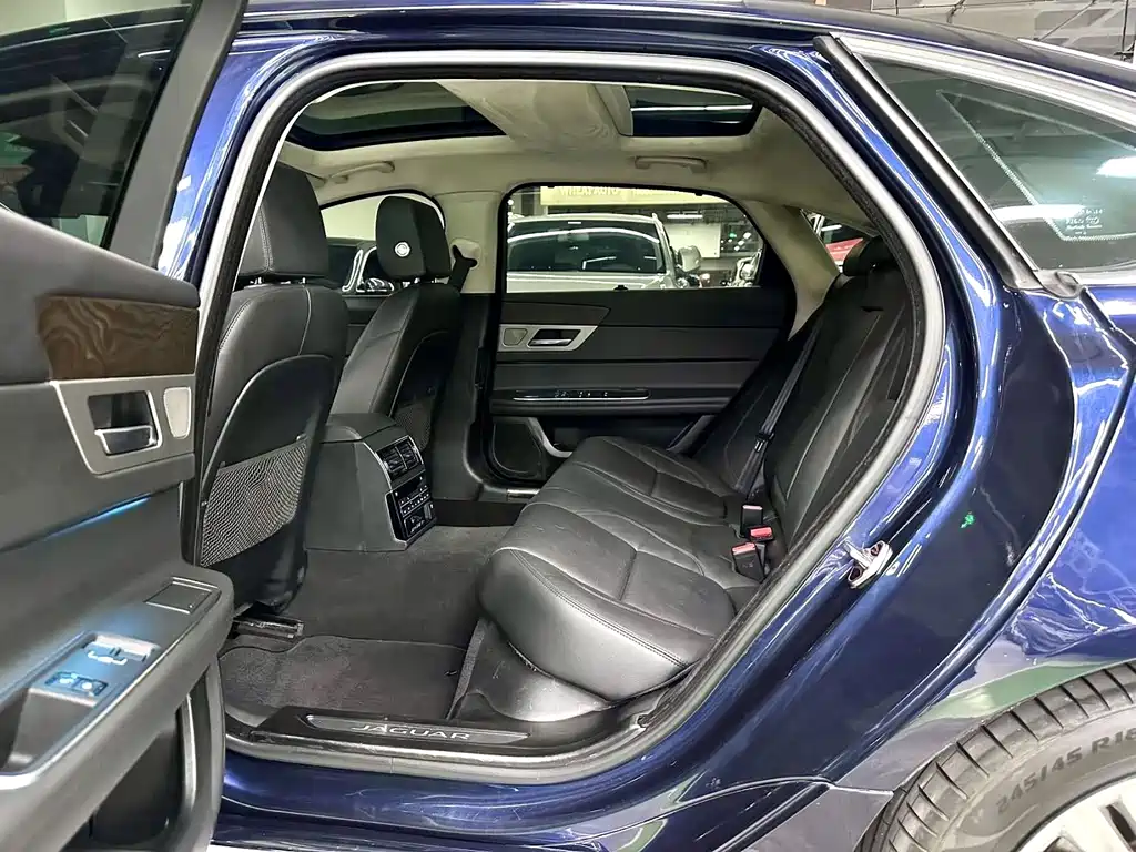 Jaguar XFL — миниатюра 5