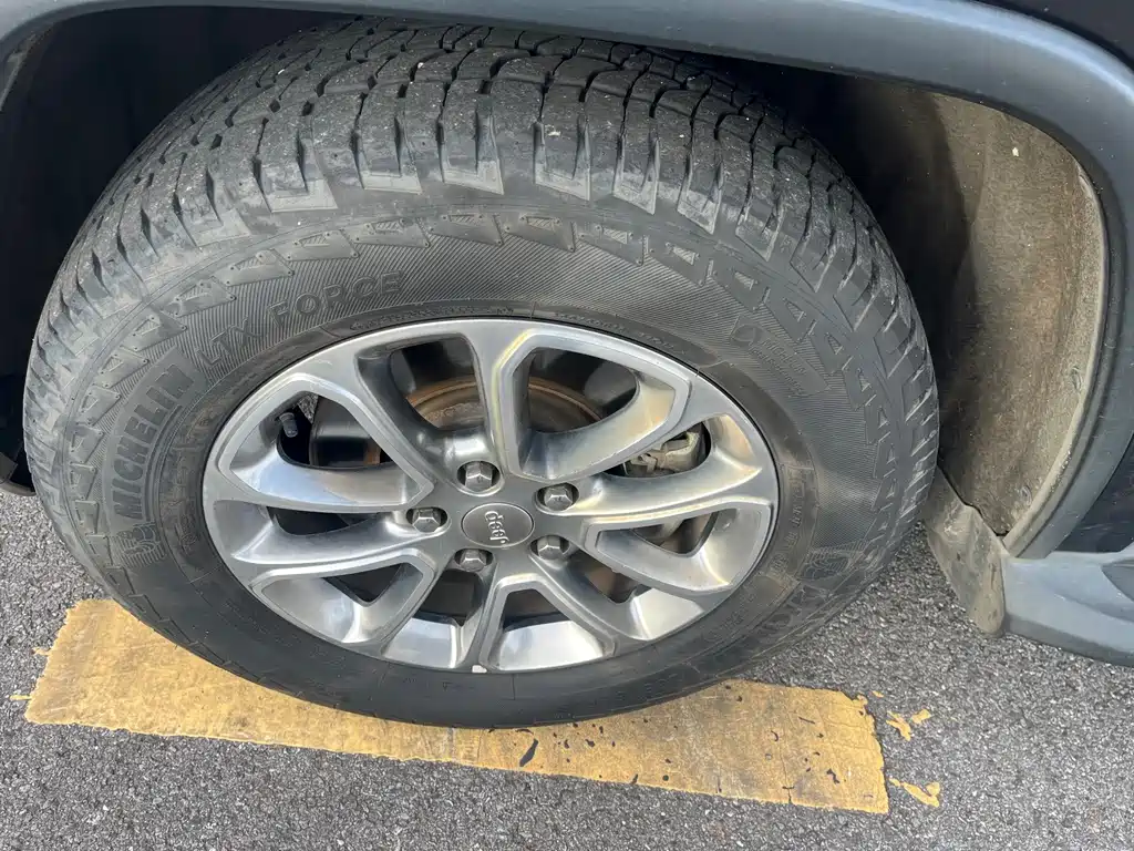 Jeep Grand Cherokee (Import) — миниатюра 5