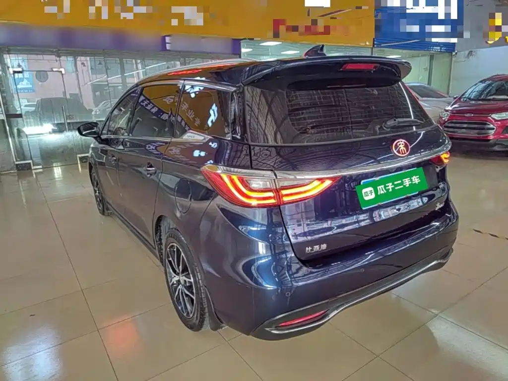 BYD MAX — миниатюра 5