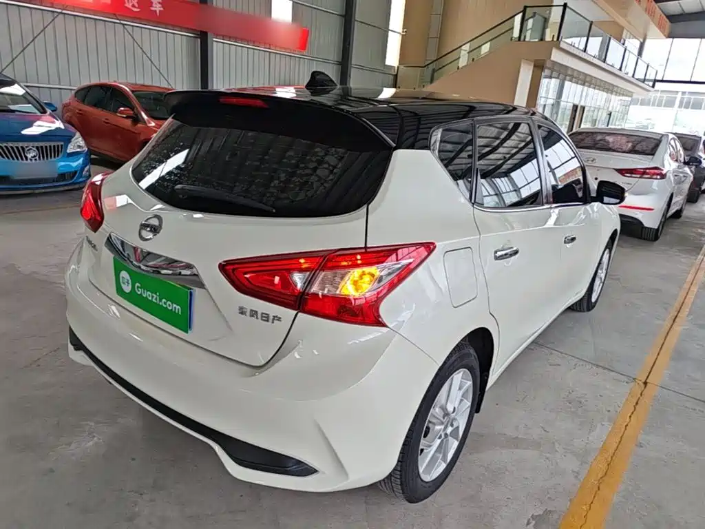 Nissan Tiida — миниатюра 7