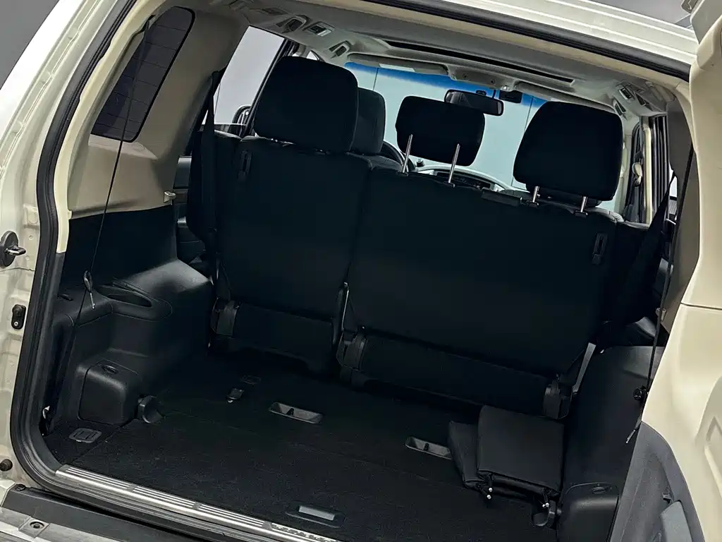 Mitsubishi Pajero (Import) — миниатюра 30