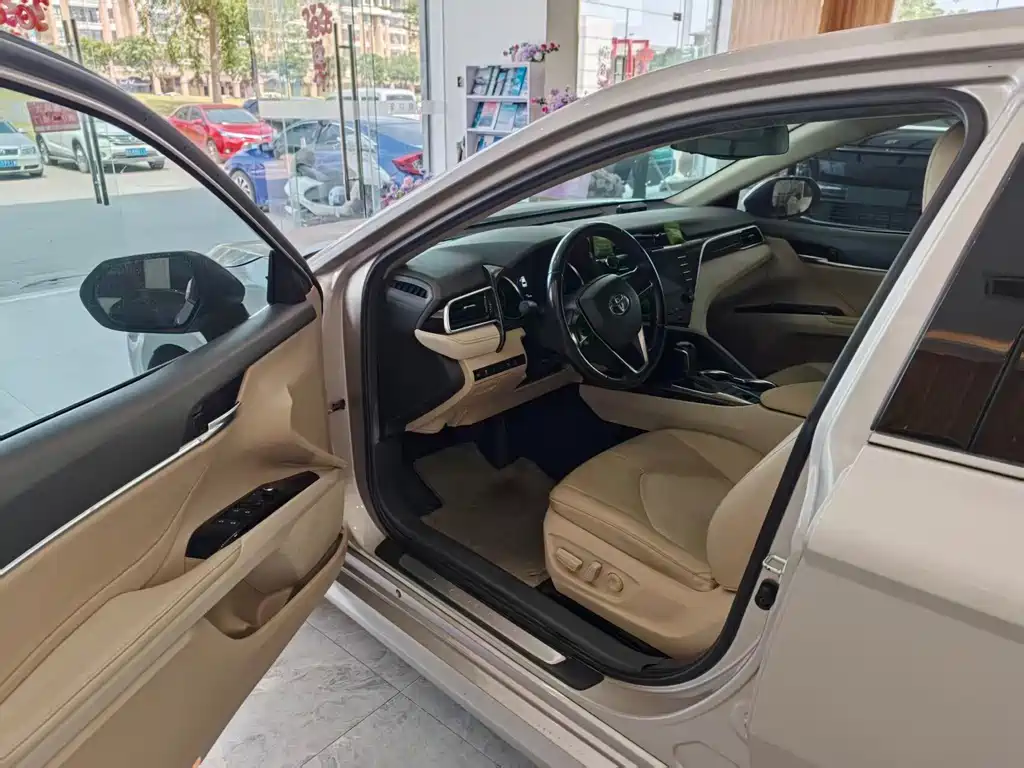 Toyota Camry — миниатюра 3