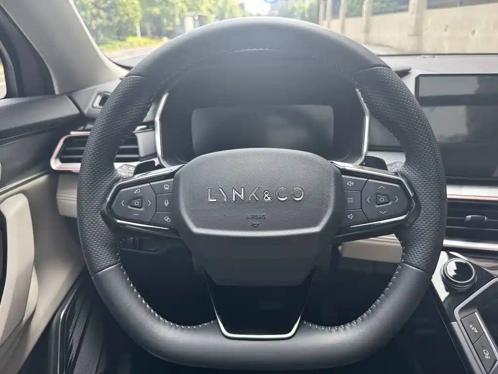 Lynk & Co 06 — миниатюра 13