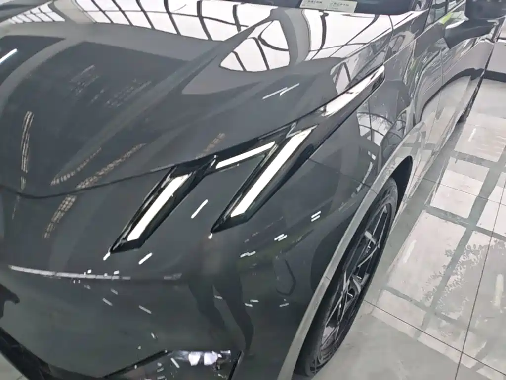 Lynk & Co 20 — миниатюра 24