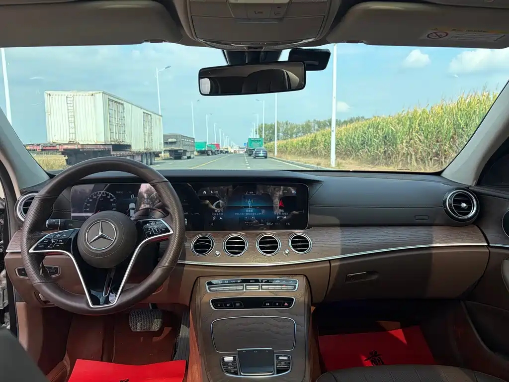 Mercedes-Benz E-Class — миниатюра 11