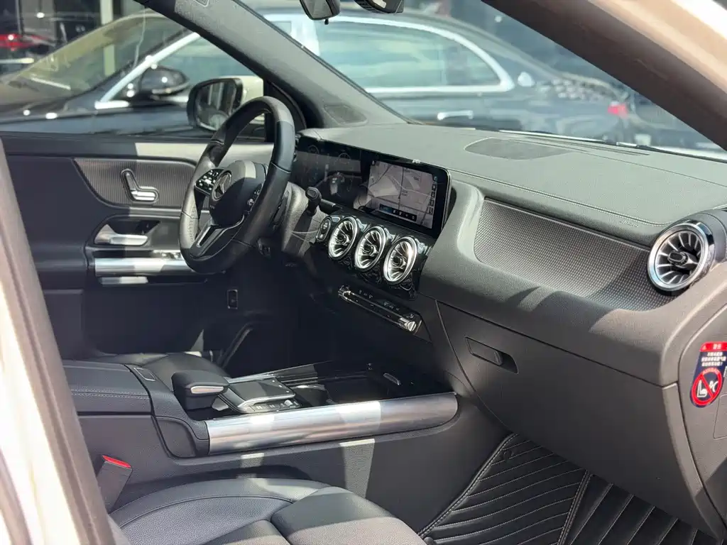 Mercedes-Benz GLA — миниатюра 18