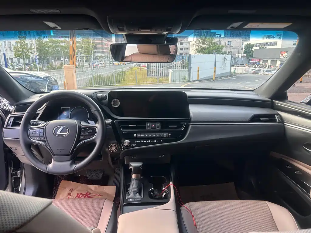Lexus ES — миниатюра 7
