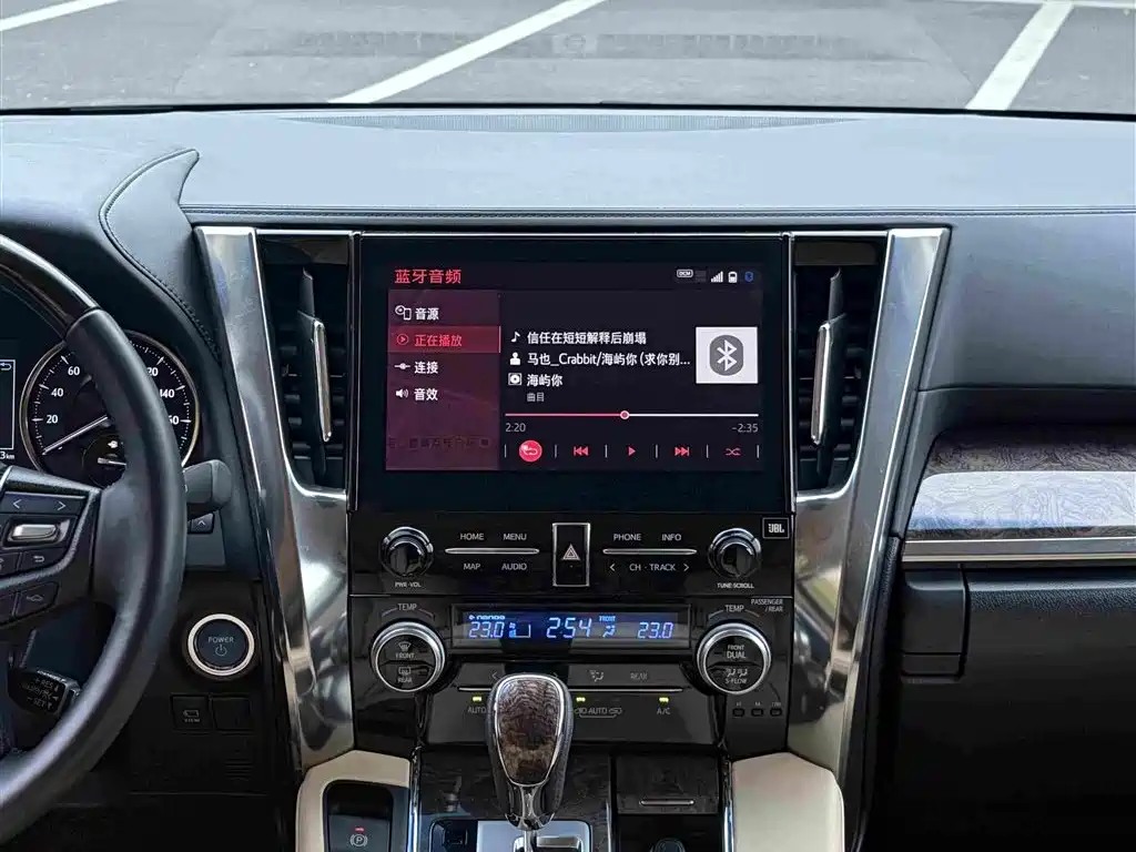 Toyota Vellfire — миниатюра 10