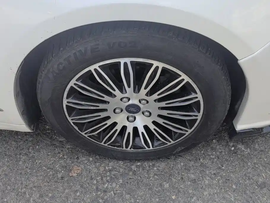 Ford Mondeo — миниатюра 6