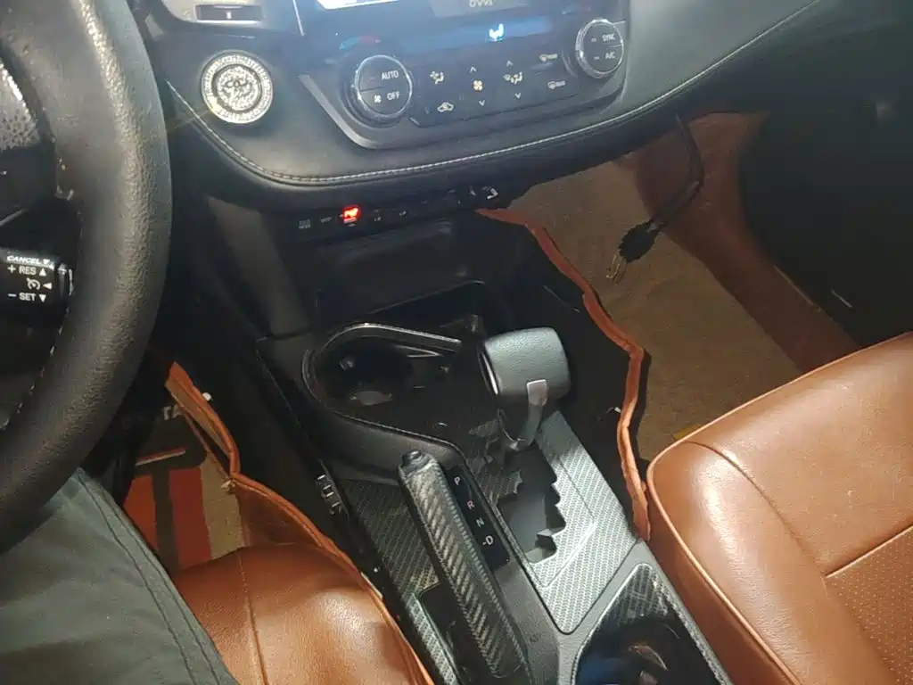 Toyota RAV4 — миниатюра 14