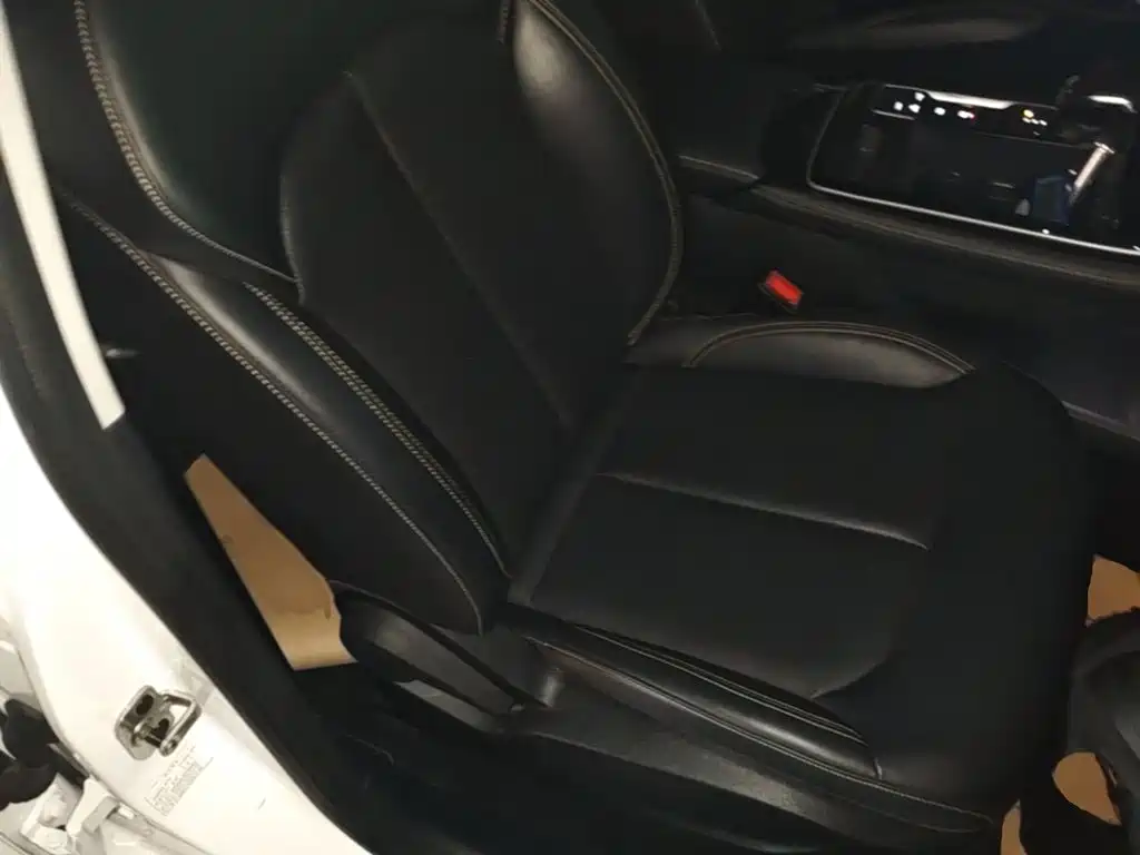 Roewe i6 MAX New Energy — миниатюра 25