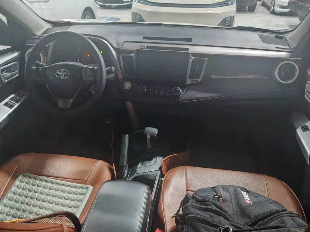 Toyota RAV4 — миниатюра 10