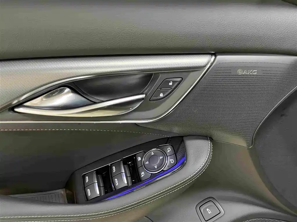 Cadillac CT5 — миниатюра 10