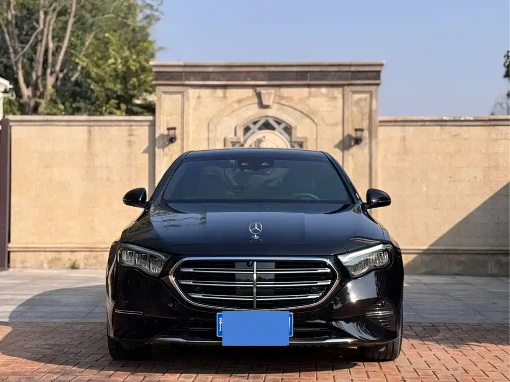 Mercedes-Benz E-Class — миниатюра 2