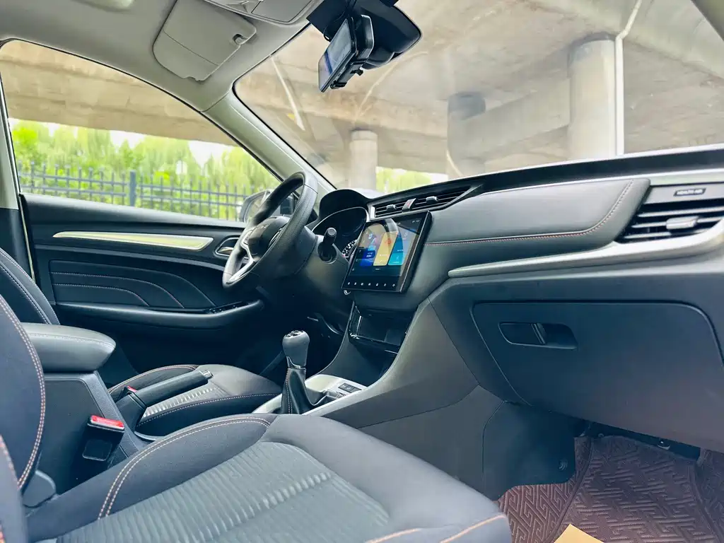 Roewe RX3 — миниатюра 11