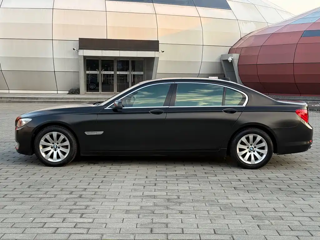 BMW 7 Series — миниатюра 7