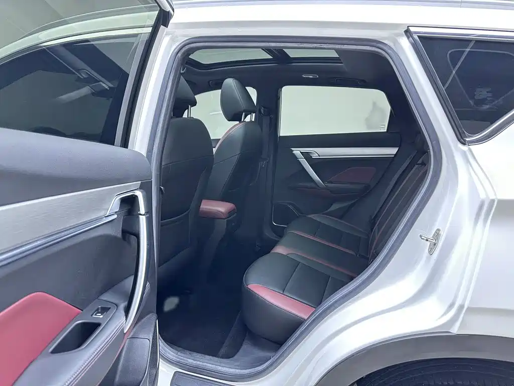 Geely Binyue — миниатюра 17
