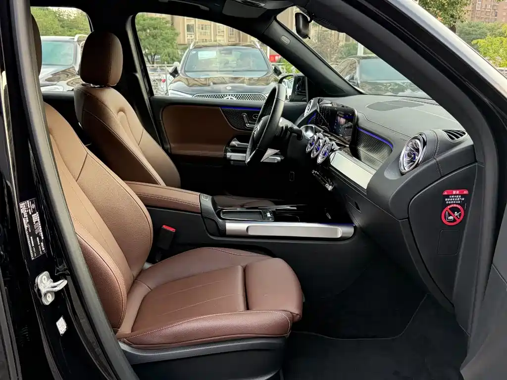 Mercedes-Benz GLB — миниатюра 8