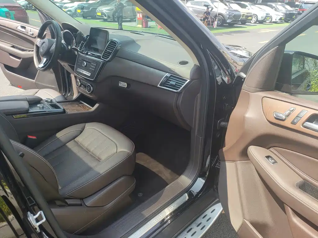 Mercedes-Benz GLE (Import) — миниатюра 10