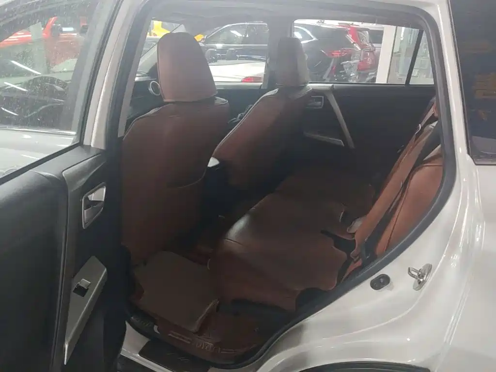 Toyota RAV4 — миниатюра 17