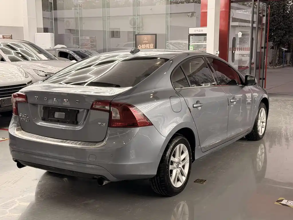 Volvo S60 — миниатюра 5