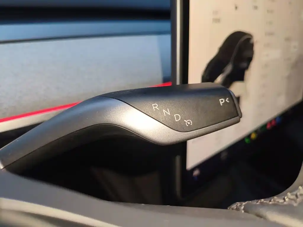 Tesla Model Y — миниатюра 14