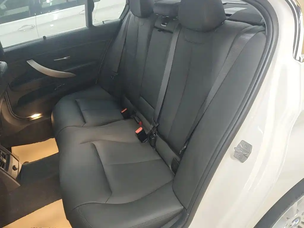BMW 3 Series — миниатюра 17