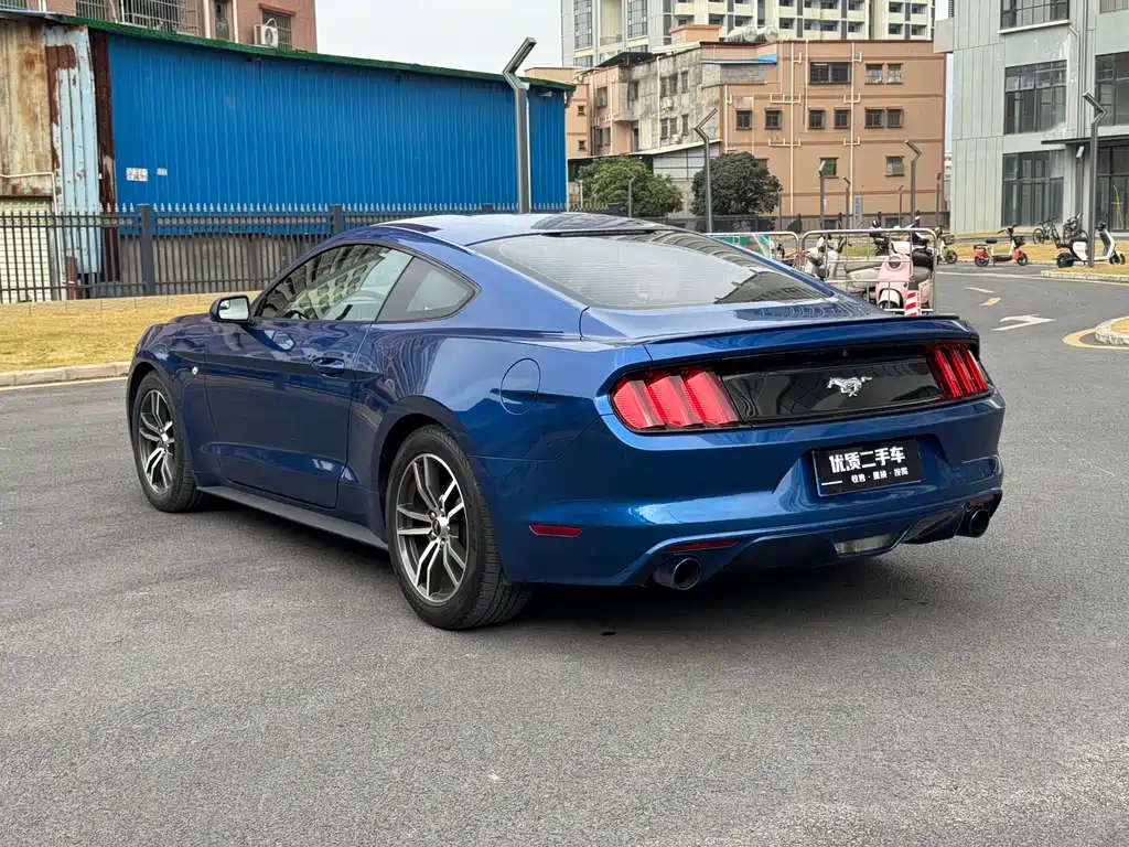 FORD MUSTANG