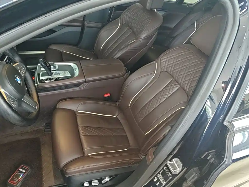 BMW 7 Series — миниатюра 15