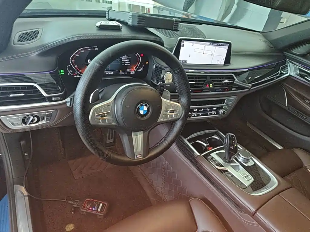 BMW 7 Series — миниатюра 10