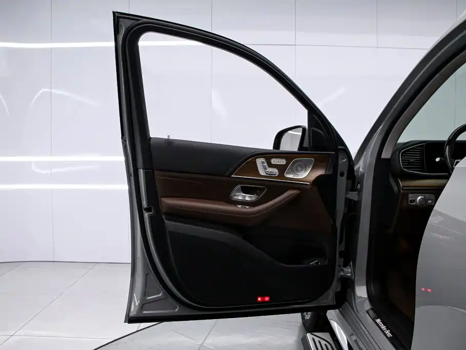 Mercedes-Benz GLS — миниатюра 13