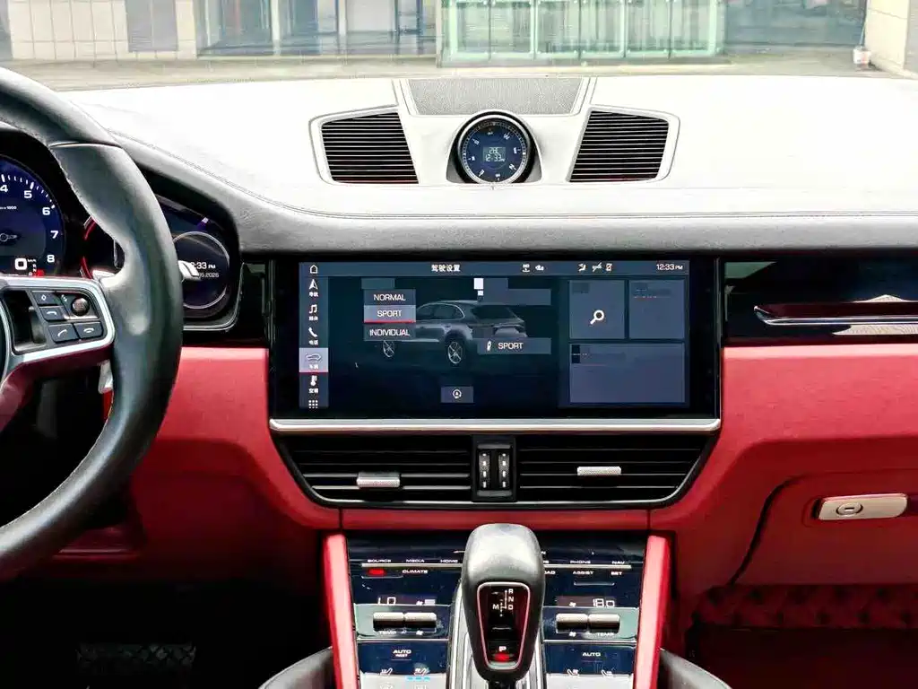 Porsche Cayenne — миниатюра 13