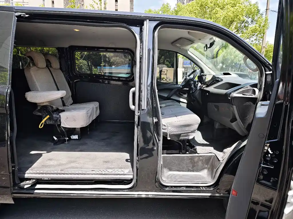 Ford Transit — миниатюра 7