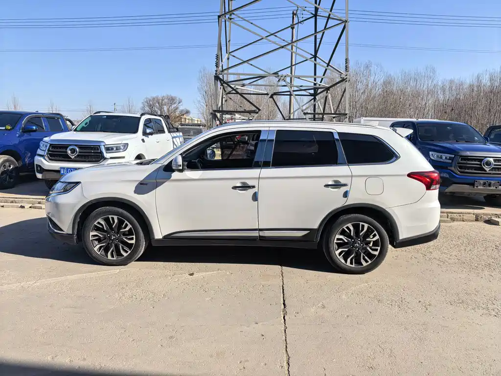 MITSUBISHI OUTLANDER