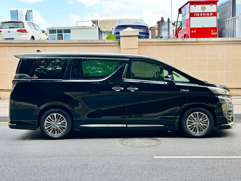 Toyota Vellfire — миниатюра 4