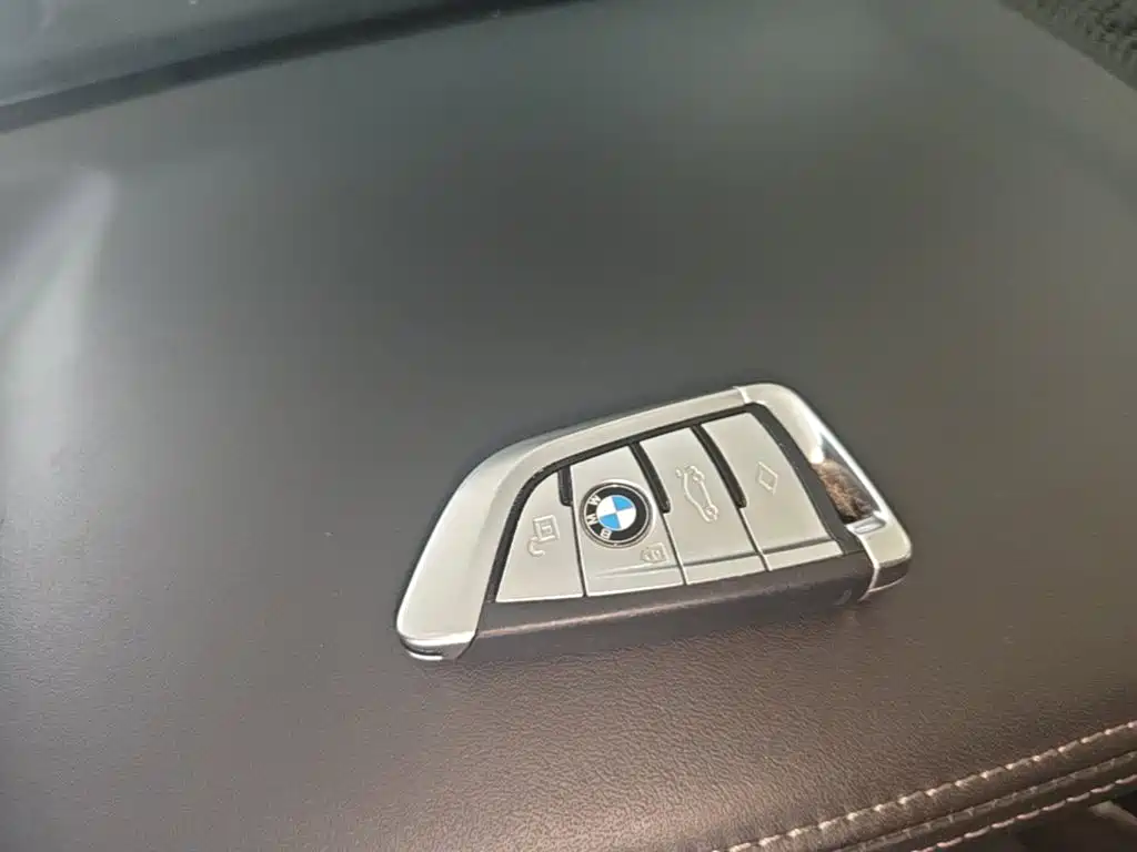BMW 7 Series — миниатюра 9