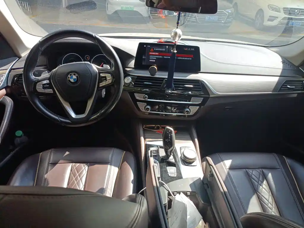 BMW 5 Series — миниатюра 13