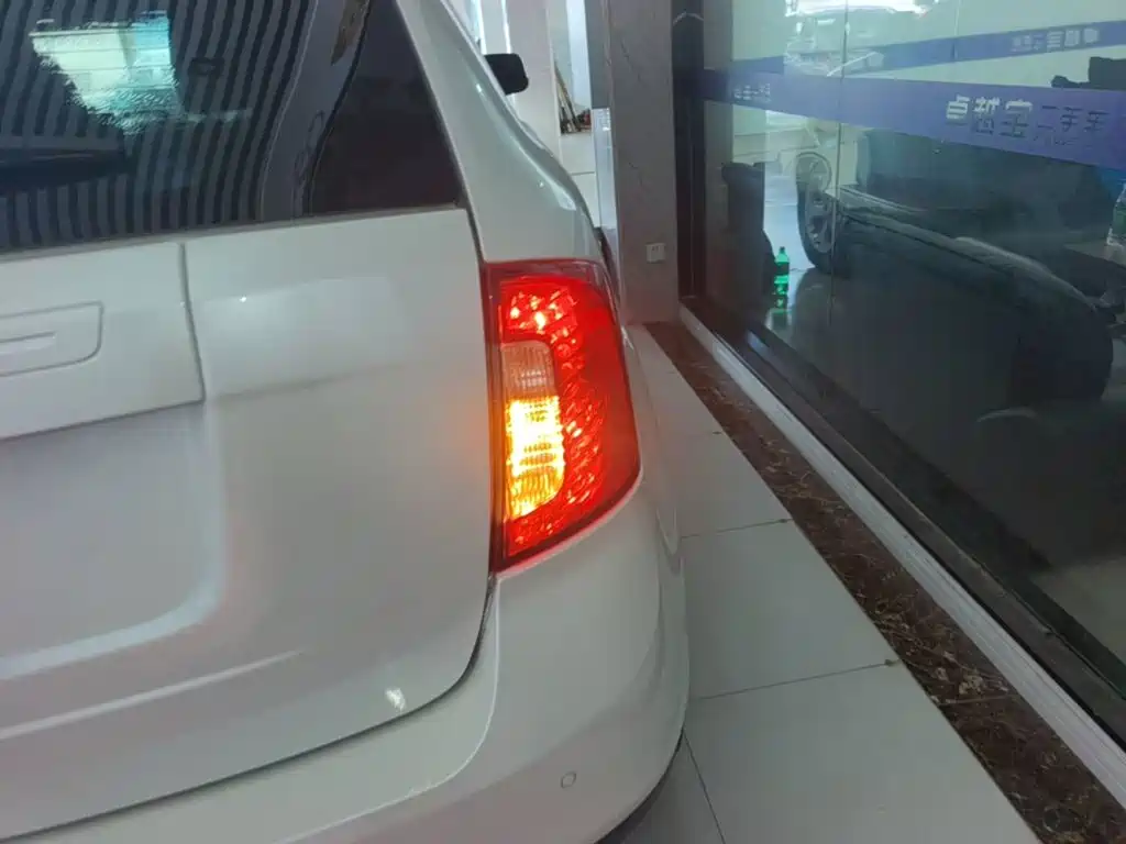 Ford Edge (Import) — миниатюра 8
