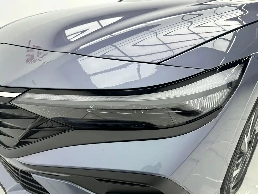 Hyundai Elantra — миниатюра 11