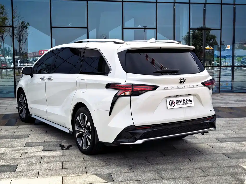 Toyota Granvia — миниатюра 8