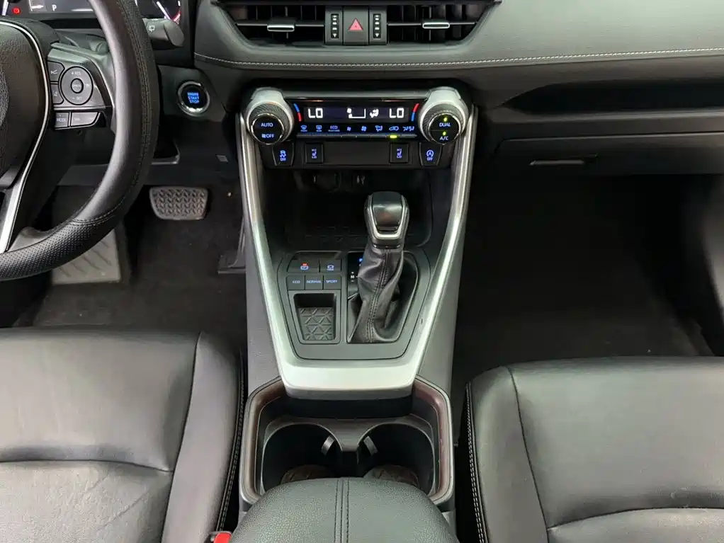 Toyota RAV4 — миниатюра 9