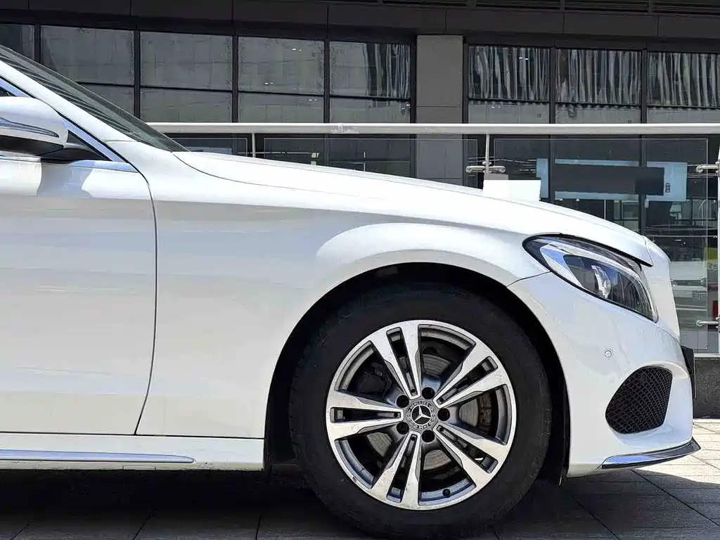 Mercedes-Benz C-Class — миниатюра 10