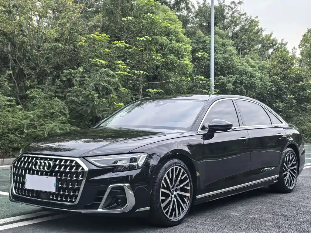 AUDI  A8