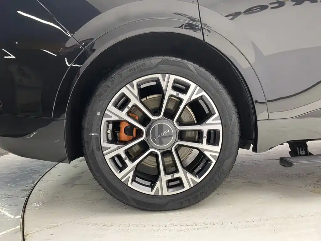 Lynk & Co 900 — миниатюра 11