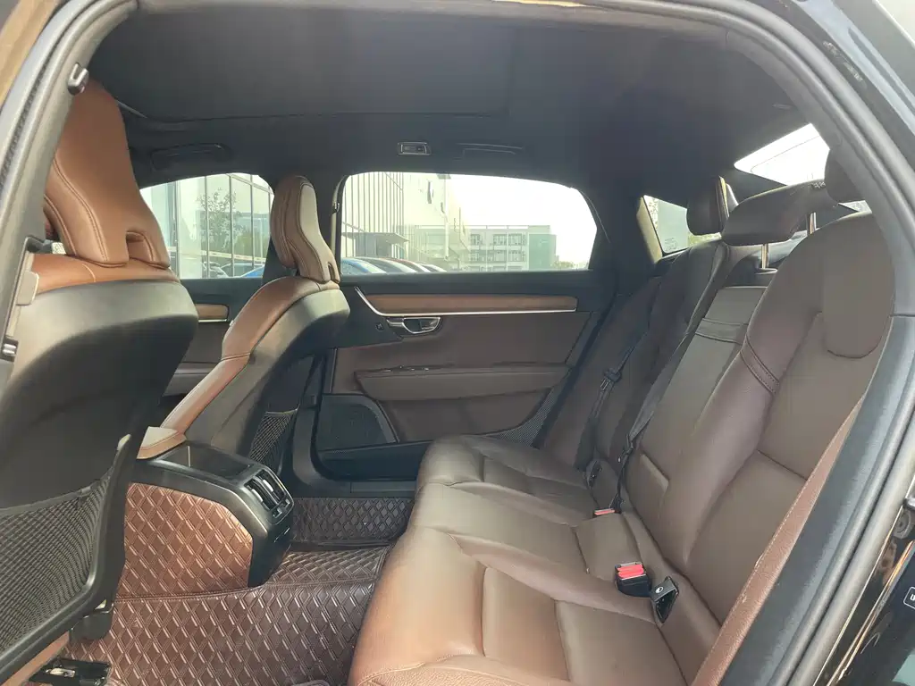Volvo S90 — миниатюра 8